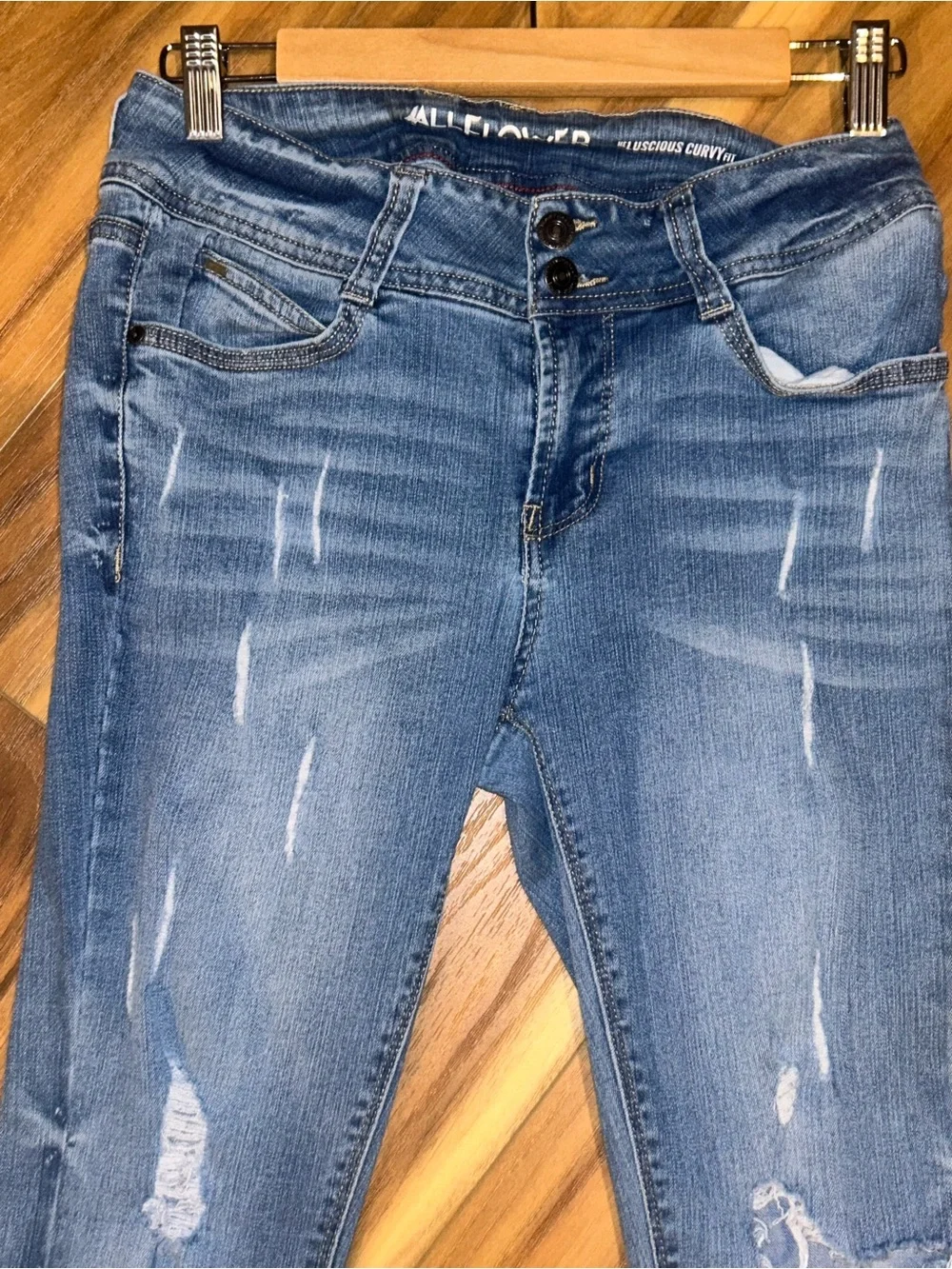 Wallflower size 7 luscious curvy Distressed Slim Fit Women’s Jeans - Blue